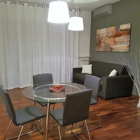 Stoccolma 11 Airport And Fiera Apartment *